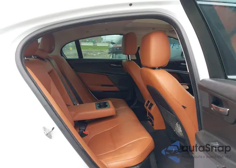 2018 Jaguar Xe 35T Portfolio Limited Edition z USA, uszkodzony, nr VIN SAJAH4EV4JCP17110